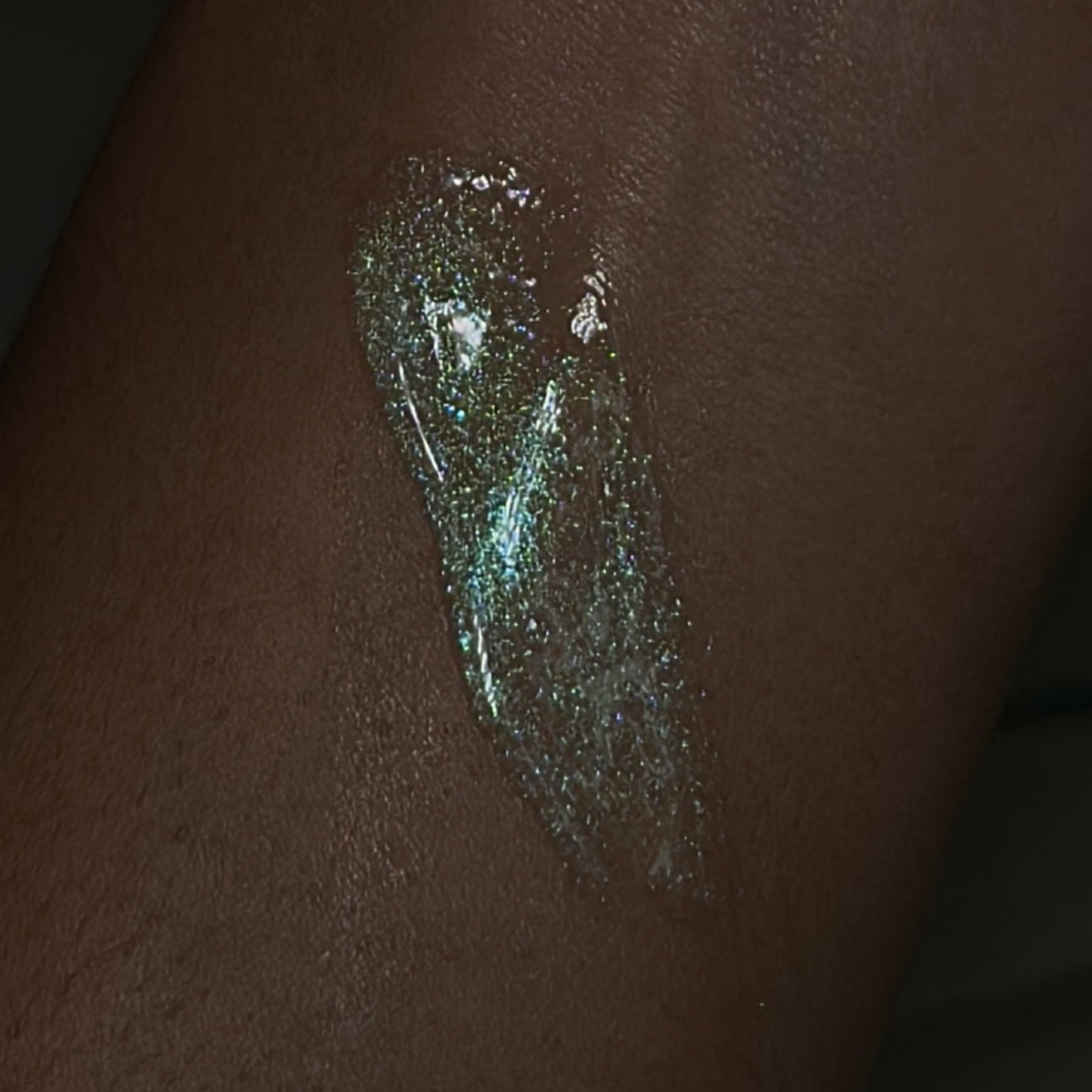 Marina Mermaid scale lipgloss
